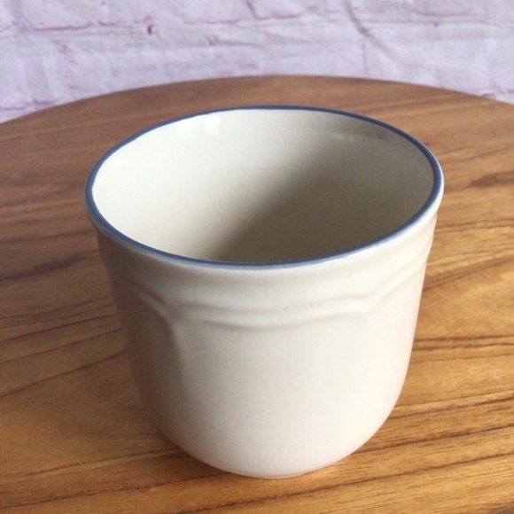 Vintage Stoneware Japan Cream and Blue Dining Mugs - Set of 4 - Picture 10 of 10